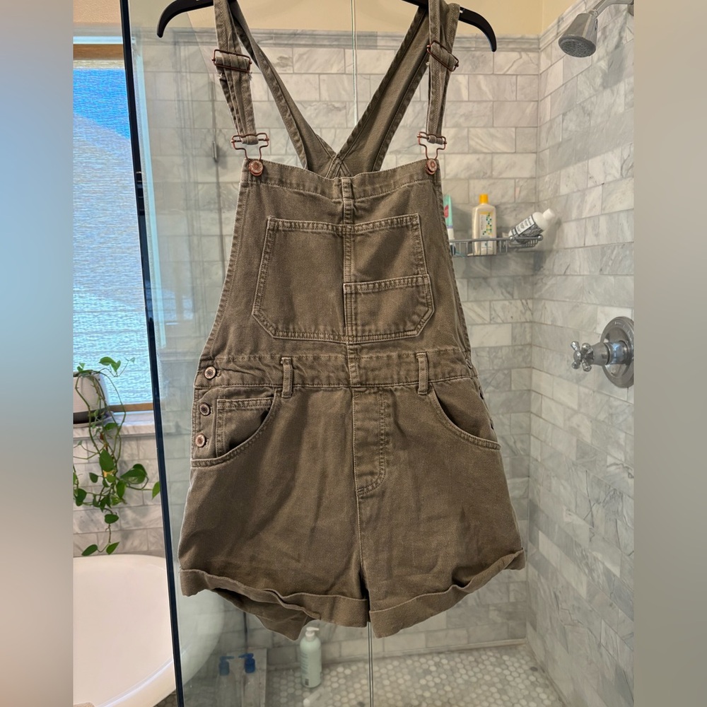 Very good condition Free People Ziggy Shortalls-olive green
